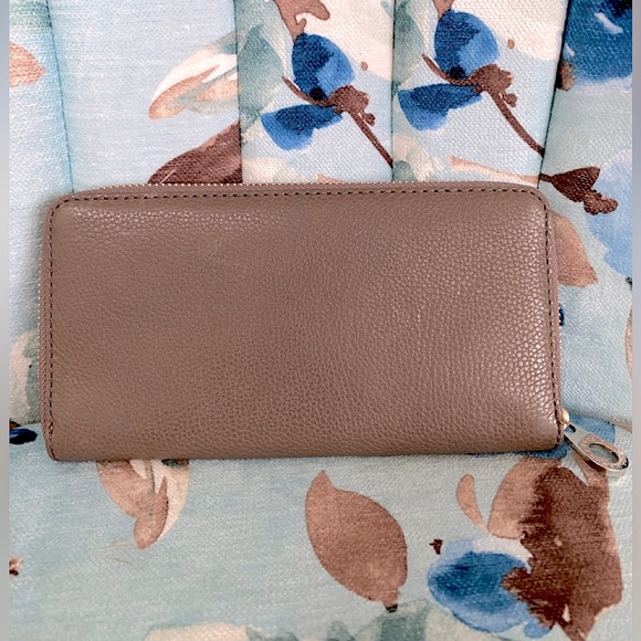 NWT Marc by Marc Jacobs Tan Leather Zippy Wallet - Picture 4 of 16